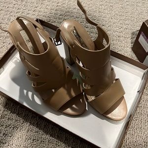 Like new nude shoes